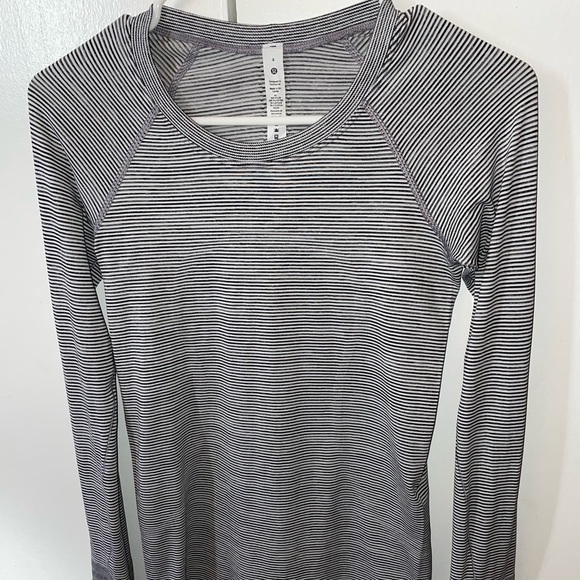 Lulu lemon long sleeve - Picture 1 of 3